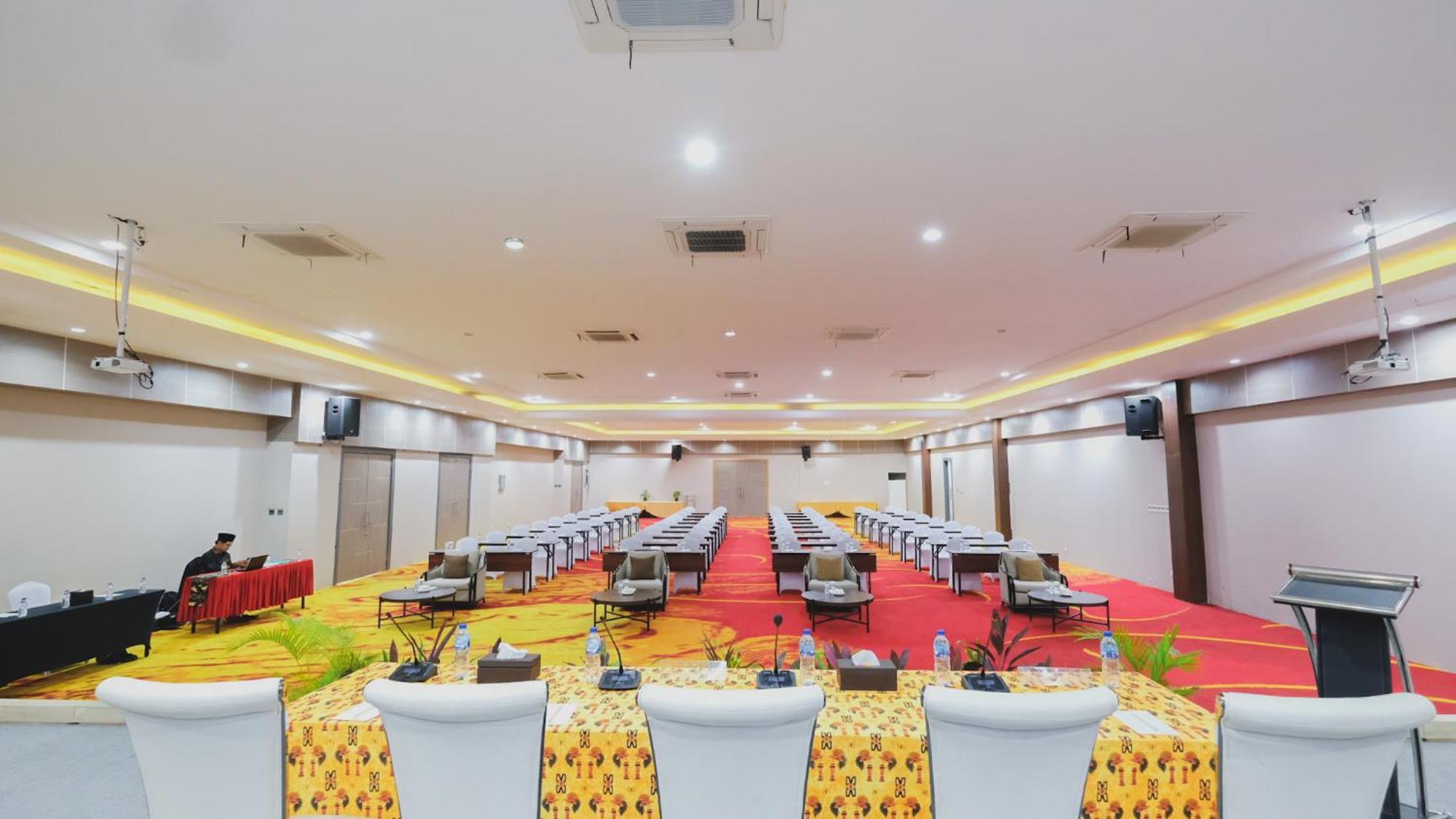 Hotel Suni Sentani - Managed By East Season Jayapura Bagian luar foto