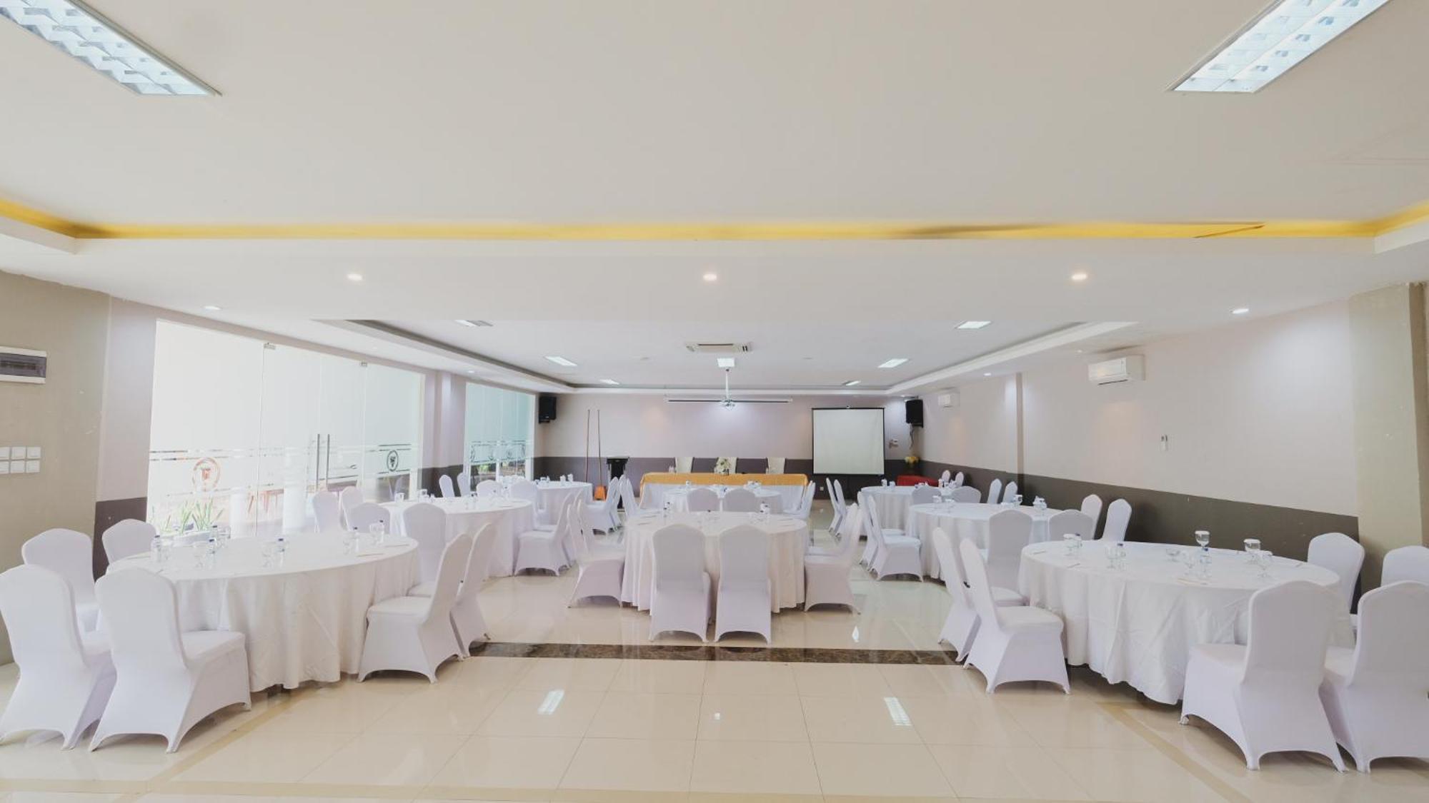 Hotel Suni Sentani - Managed By East Season Jayapura Bagian luar foto