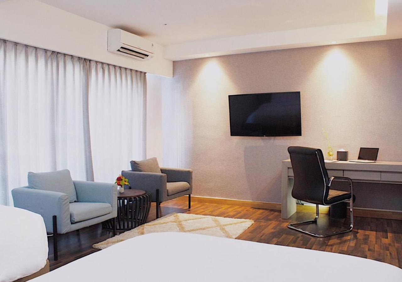 Hotel Suni Sentani - Managed By East Season Jayapura Bagian luar foto