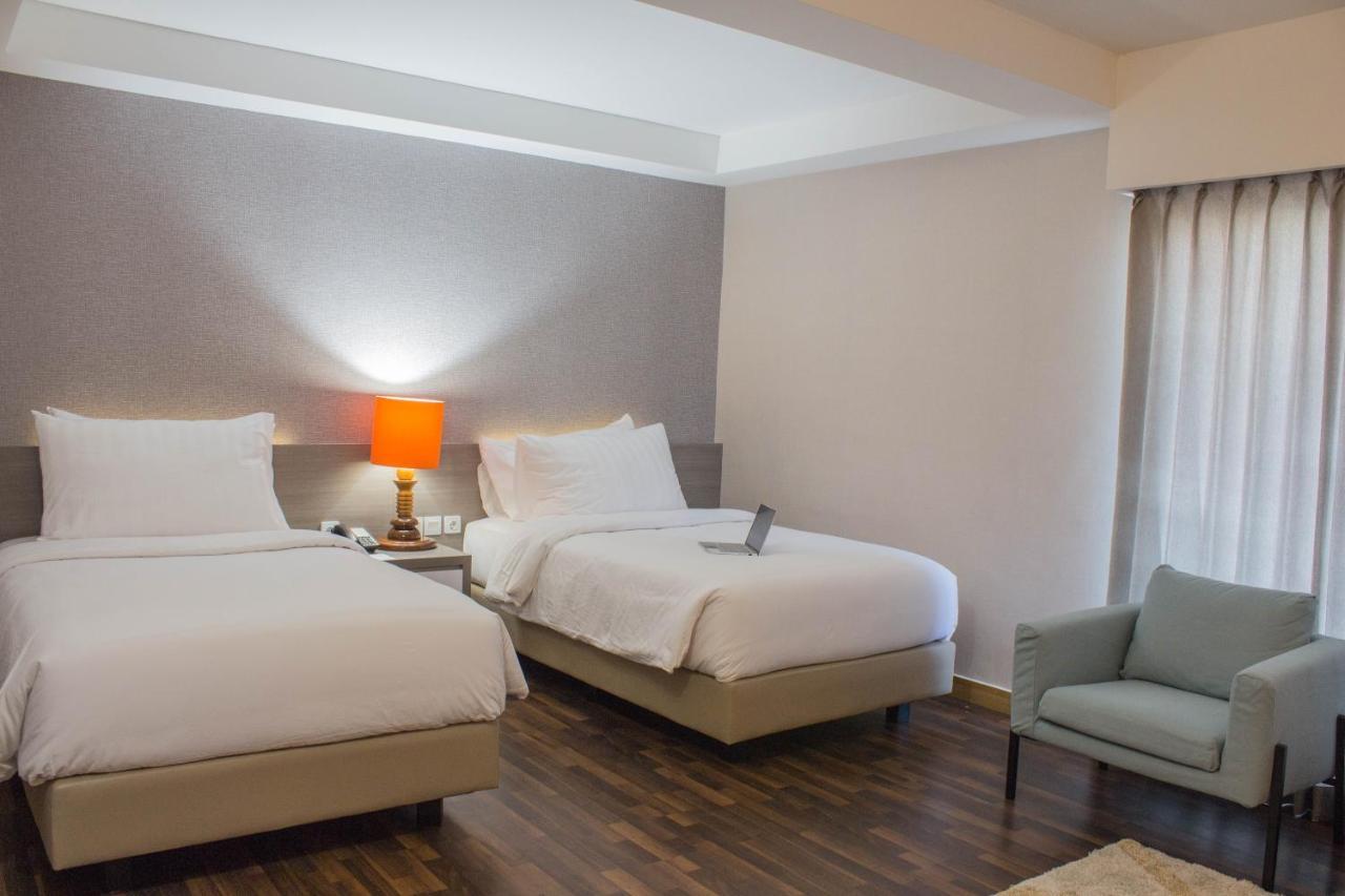 Hotel Suni Sentani - Managed By East Season Jayapura Bagian luar foto