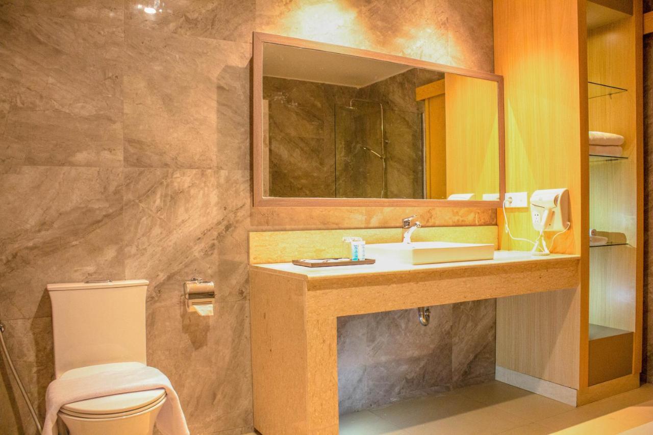 Hotel Suni Sentani - Managed By East Season Jayapura Bagian luar foto